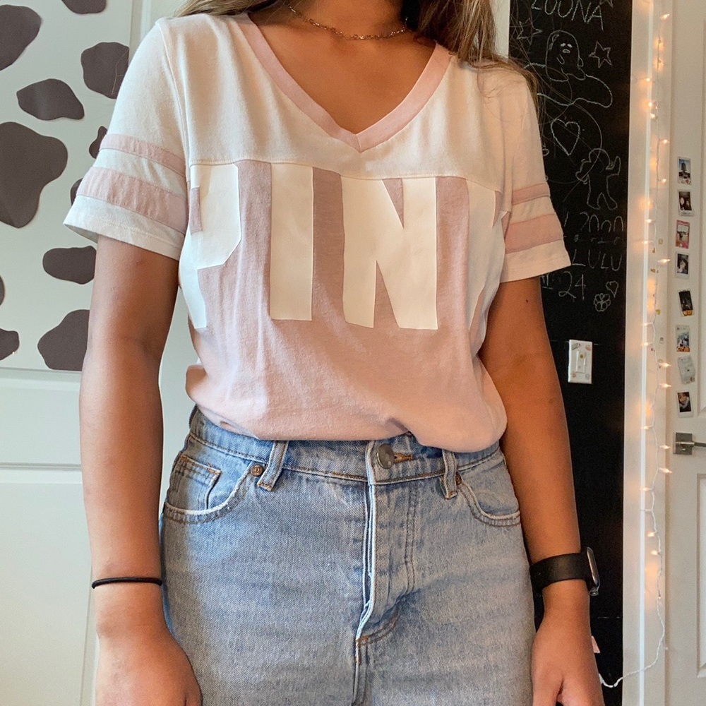Pink v-neck short sleeve shirt